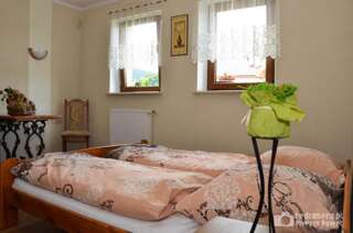 Отели типа «постель и завтрак» Gościniec Pod Czeremchą Строне-Слёнске Апартаменты с 2 спальнями (для 4 взрослых)-2